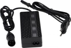 Oplader Voor E-bike - Voor 36V Accu's - 42V - 1,35A - 60W - 3-Pins Aansluiting - Zwart